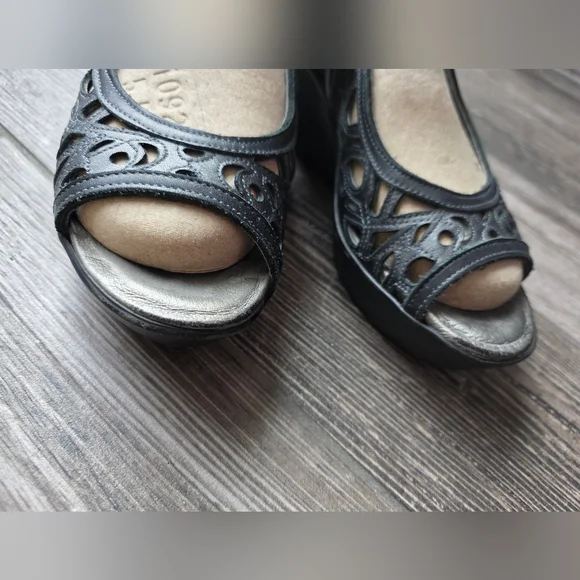 Women's Blue Leather Naot Deluxe Travel Beach Summer Wedge Sandals 5.5US 37 - Picture 3 of 12